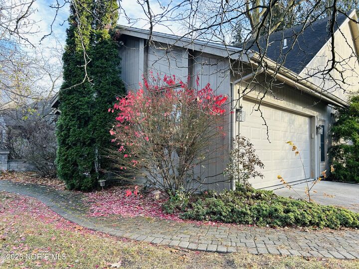 Property Photo: 6843 Kristi Lynne Lane OH 43617