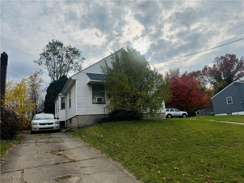 Property Photo:  609 E Dewey Avenue  OH 44502 