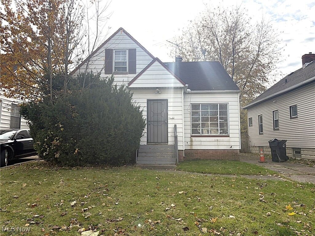Property Photo:  14914 Kingsford Avenue  OH 44128 