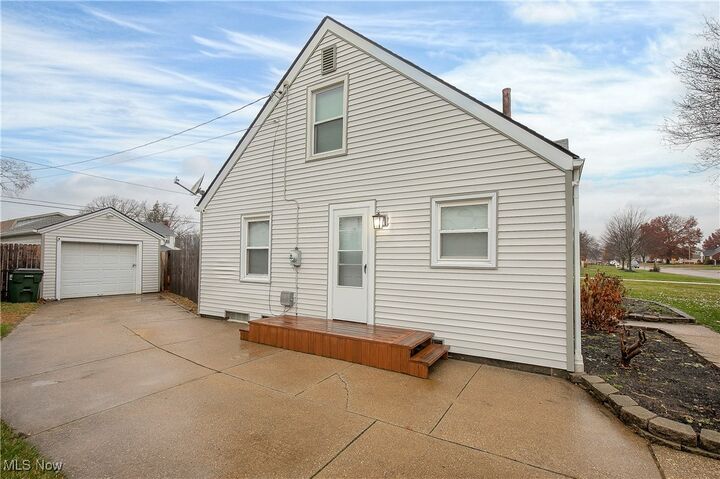 Property Photo: 1227 Ellwood Avenue SW OH 44710