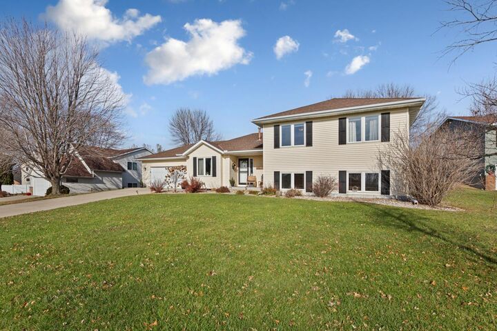 Property Photo:  405 Thomas Drive  MN 56024 