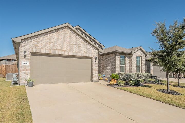 Property Photo: 1216 Kerrville Lane TX 76087
