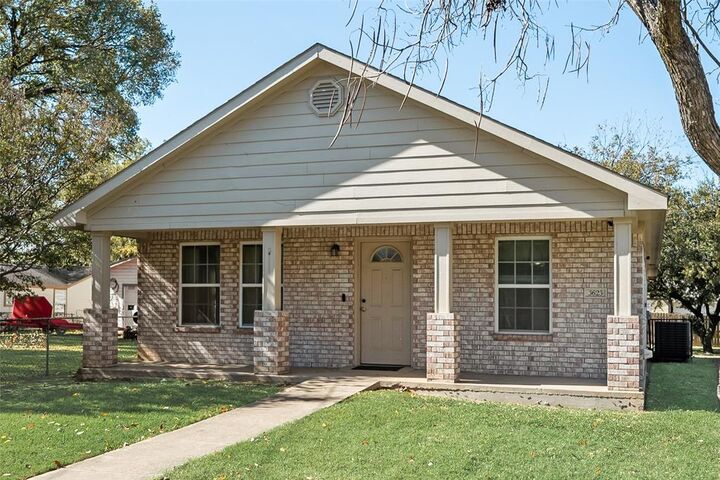 Property Photo: 3623 Palacios Avenue TX 75212