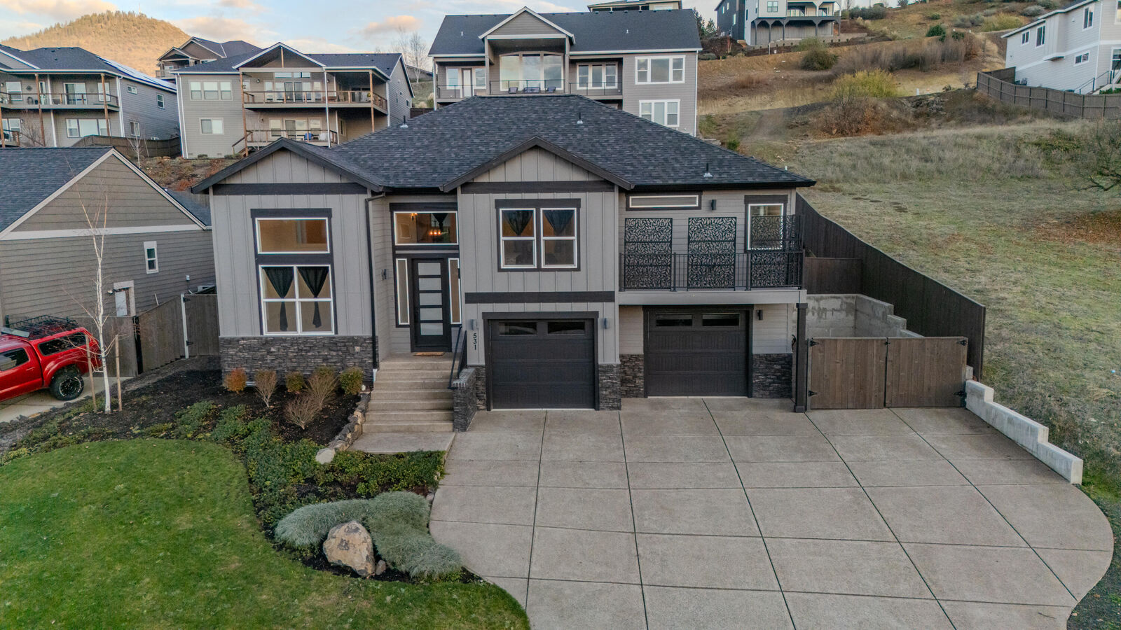 Property Photo:  531 W La Strada Circle  OR 97504 