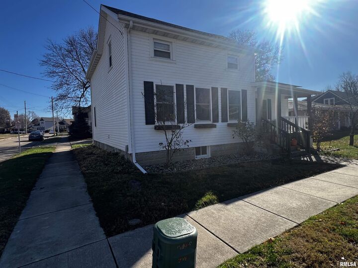 Property Photo:  226 N 4th Avenue  IL 61550 