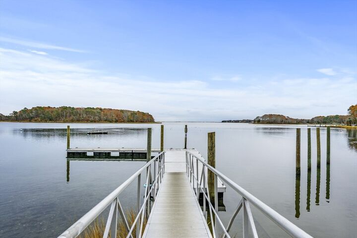 Property Photo:  160 Mashpee Neck Rd  MA 02649 
