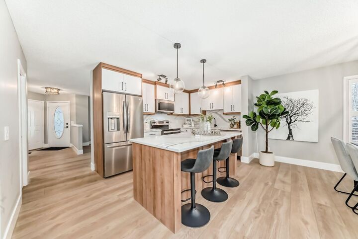 Property Photo: 125 Lakeview Shores AB T1X 1H1