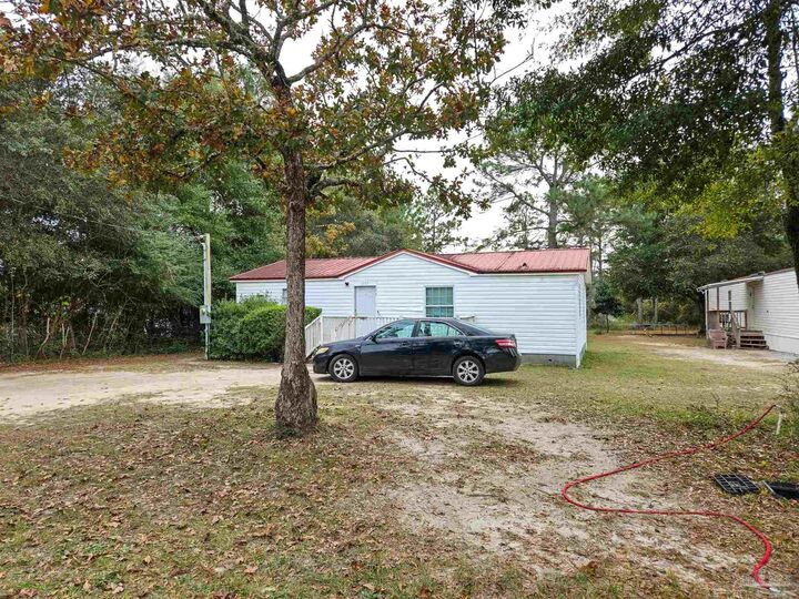 Property Photo: 1157 Martin Dr FL 32433