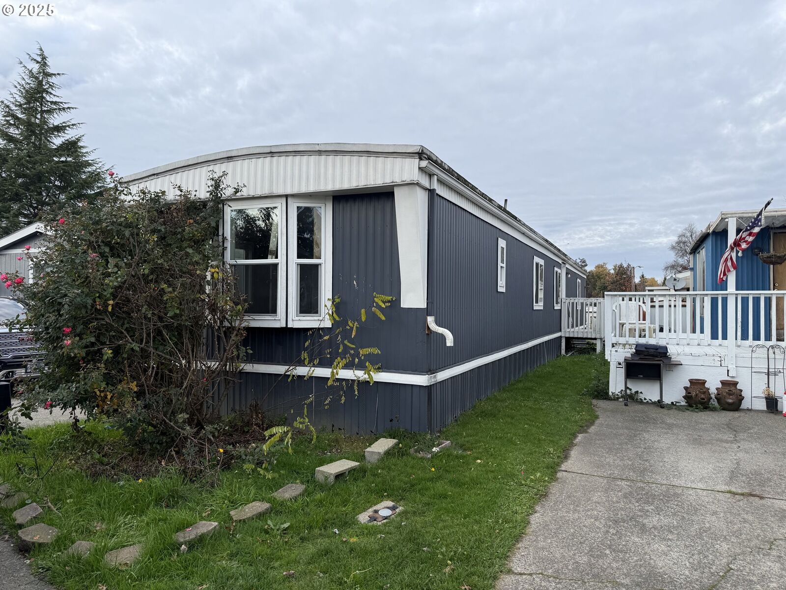 Property Photo:  9000 NE M L King Blvd 88  OR 97211 