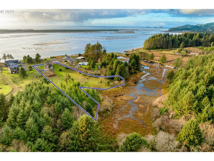 Property Photo:  4955 Bourbon Pl W  OR 97141 