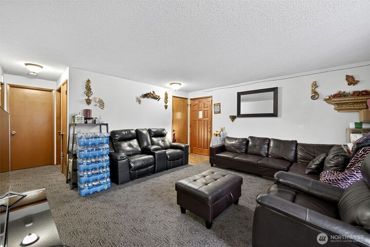 Property Photo:  410  10th Street  WA 98264 