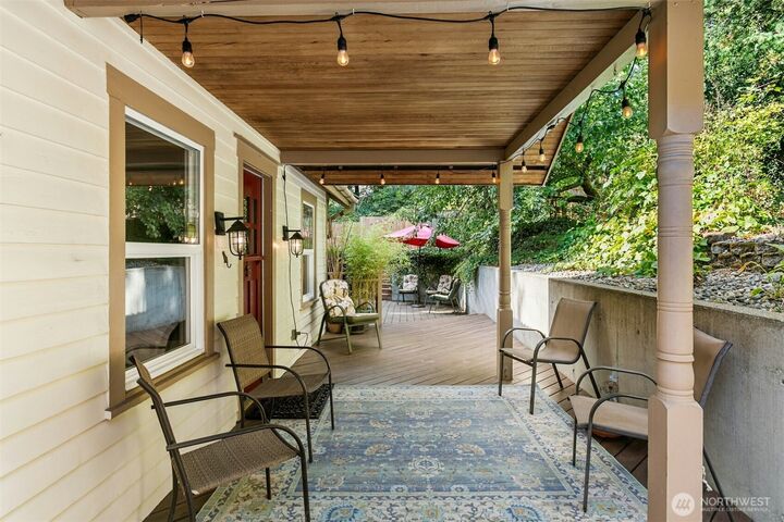 Property Photo: 18901 61 Avenue NE WA 98028