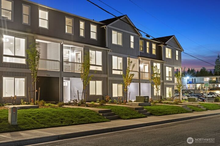 Property Photo:  7027  Rainier Drive G  WA 98203 