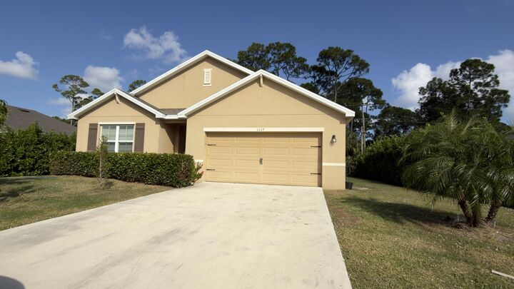 Property Photo: 1117 SW Goodman Avenue FL 34953