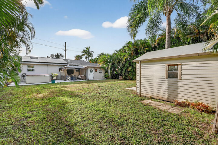 Property Photo:  5865 SE Rosemont Avenue  FL 34997 