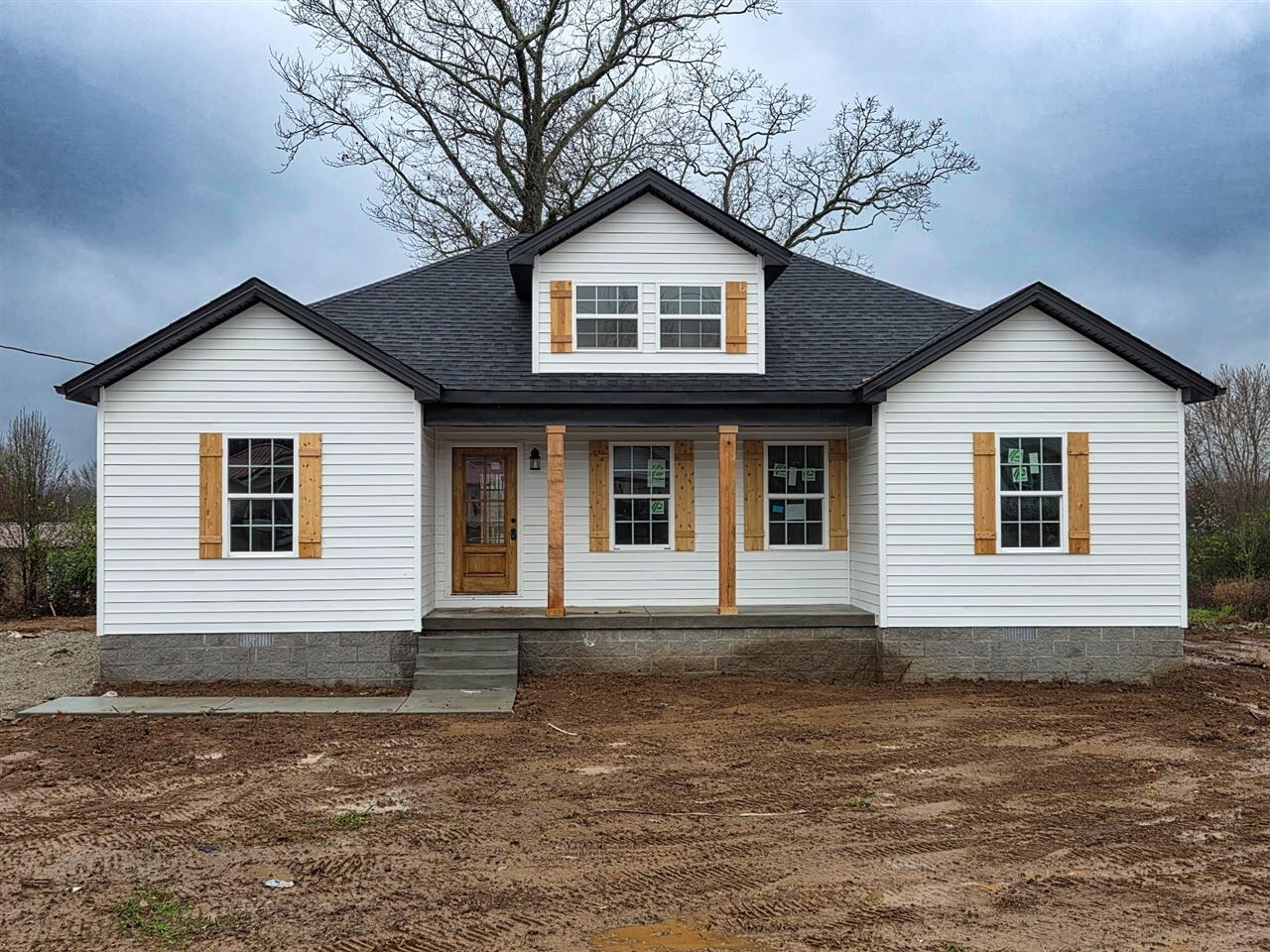 Property Photo: 305 Hunters Circle KY 42276