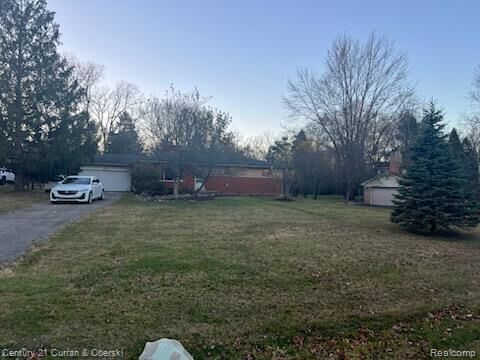 Property Photo: 6886 E Nashway MI 48322