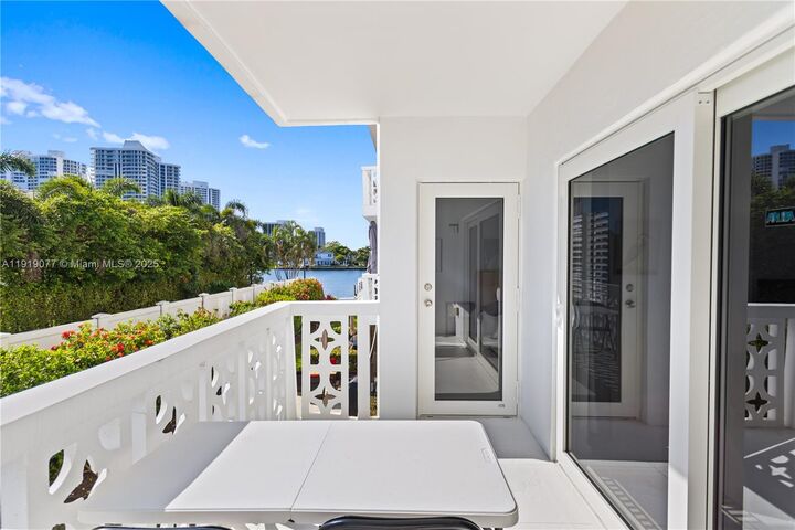 Property Photo: 3209 S Ocean Dr 2M FL 33009