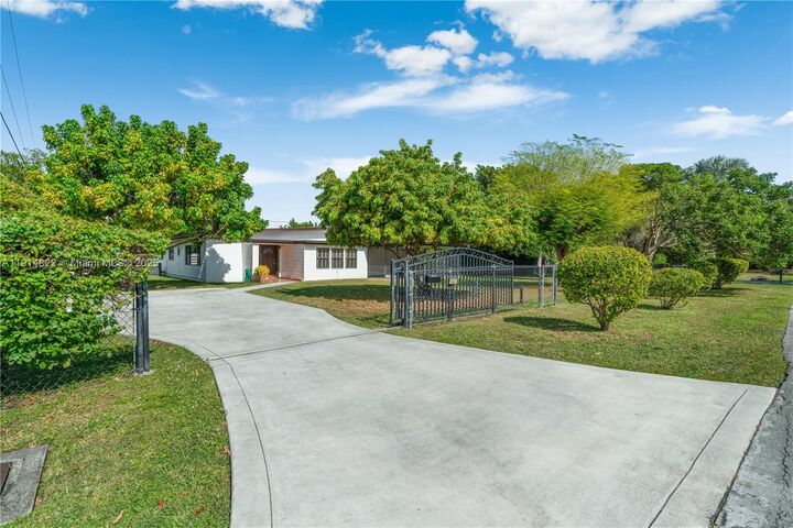 Property Photo: 10621 SW 111th St N/A FL 33176