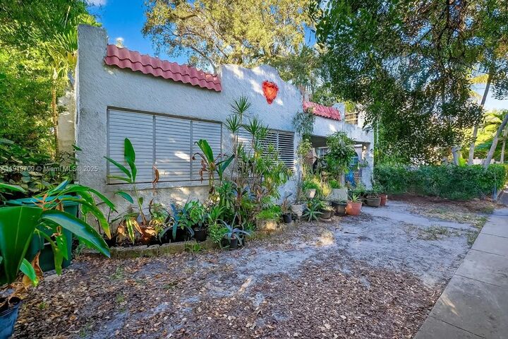 135 NE 43rd St  Miami FL 33137 photo