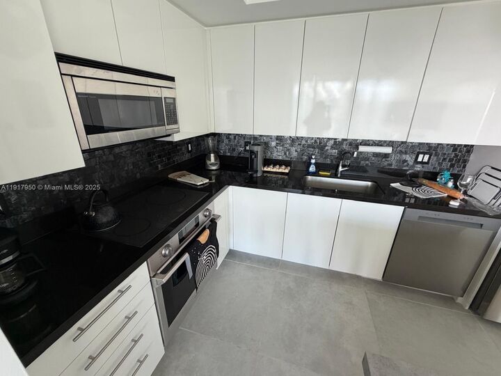 Property Photo:  92 SW 3rd St 4804  FL 33130 