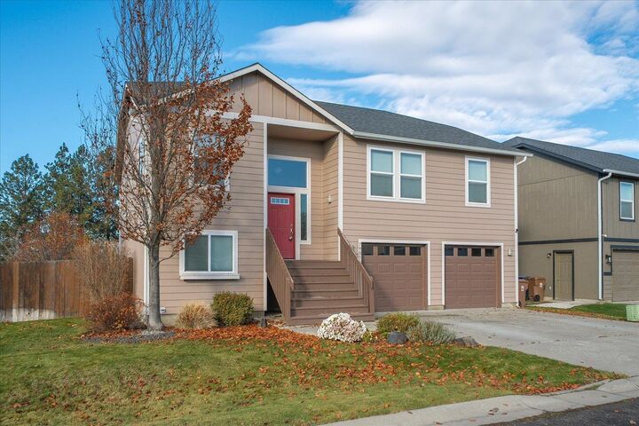 Property Photo:  7905 N Ash Ln  WA 99208 