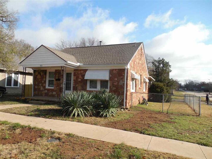 Property Photo: 923 S West Street OK 74074