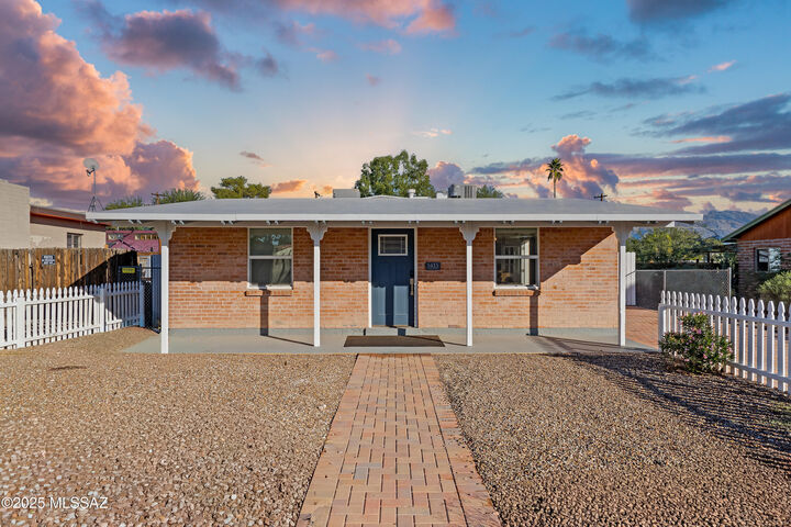 Property Photo:  1415 E Seneca Street  AZ 85719 