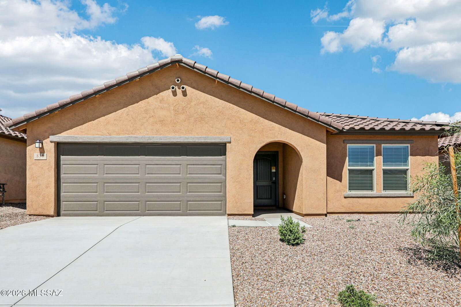 Property Photo:  858 W Calle Alta Curva  AZ 85629 