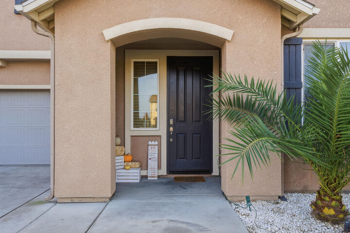 Property Photo: 2145 N Rinaldi Court CA 93291