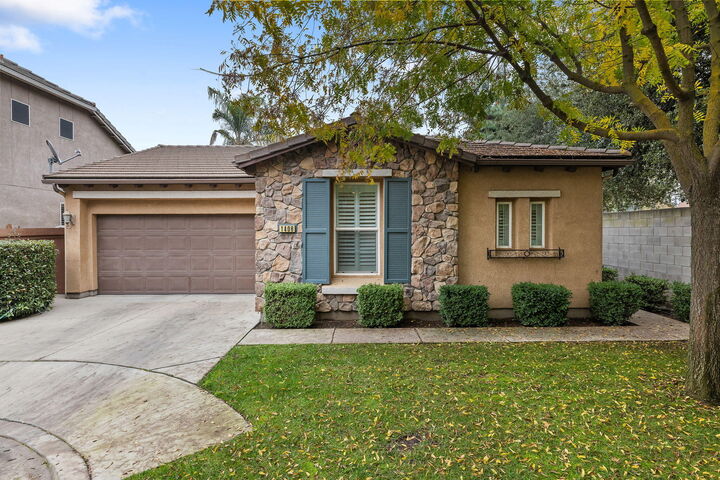 Property Photo: 1408 N Cortona Court CA 93291