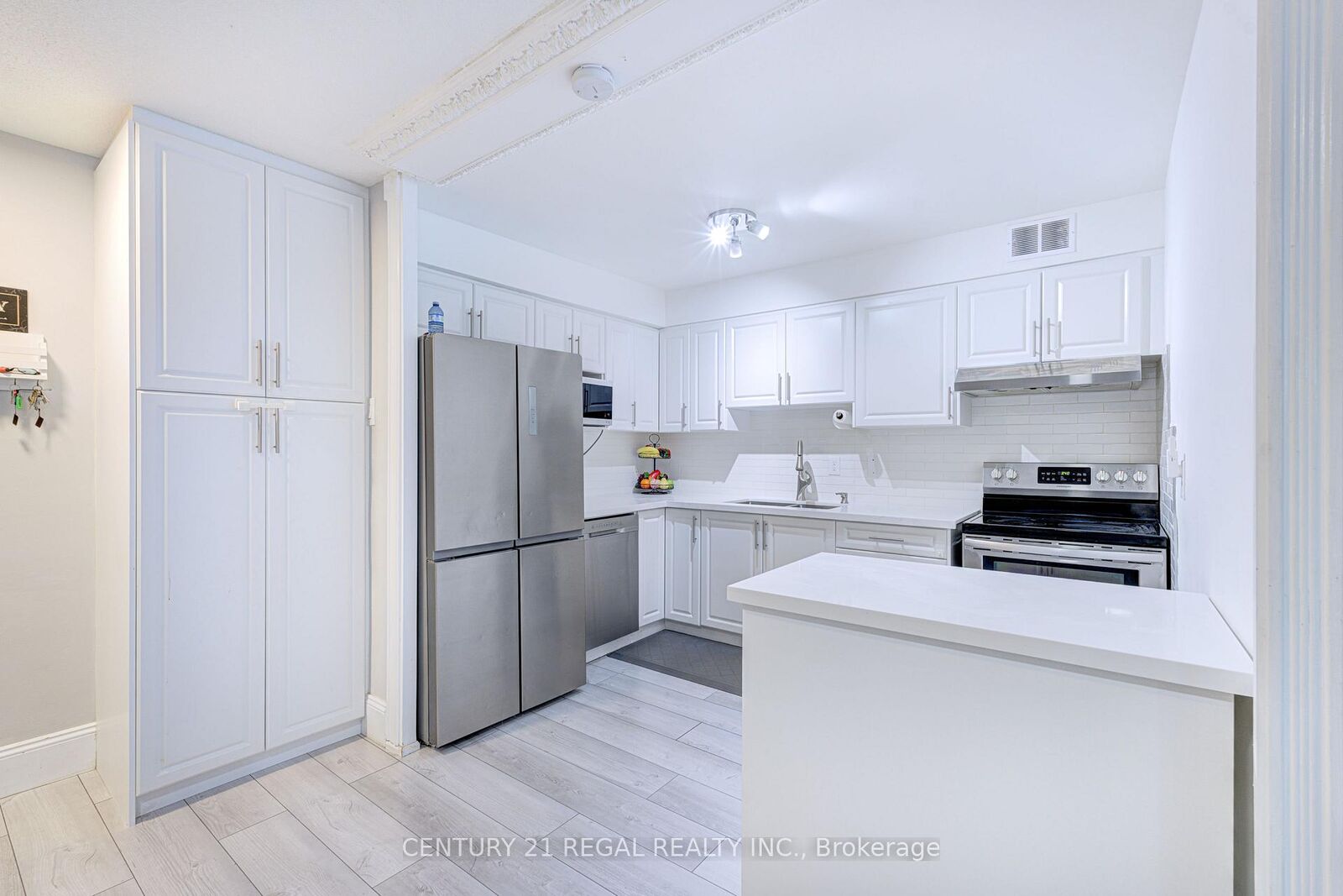 Property Photo:  366 The East Mall N/A 139  ON M9B 6C6 