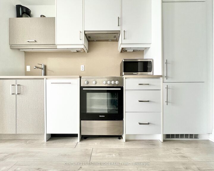 Property Photo:  181 Huron Street Lph02  ON M5T 0C1 