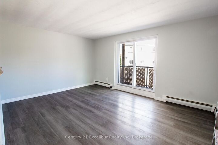 Property Photo:  320 Queen Street E 9  ON N1M 1T4 