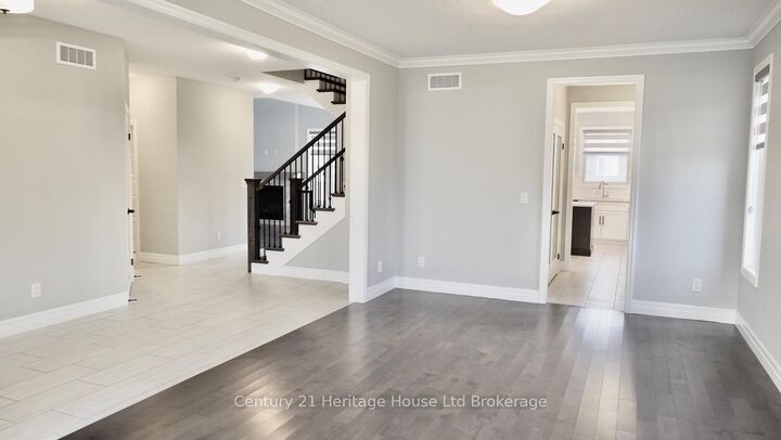 Property Photo:  8 Sycamore Drive  ON N4G 5S3 