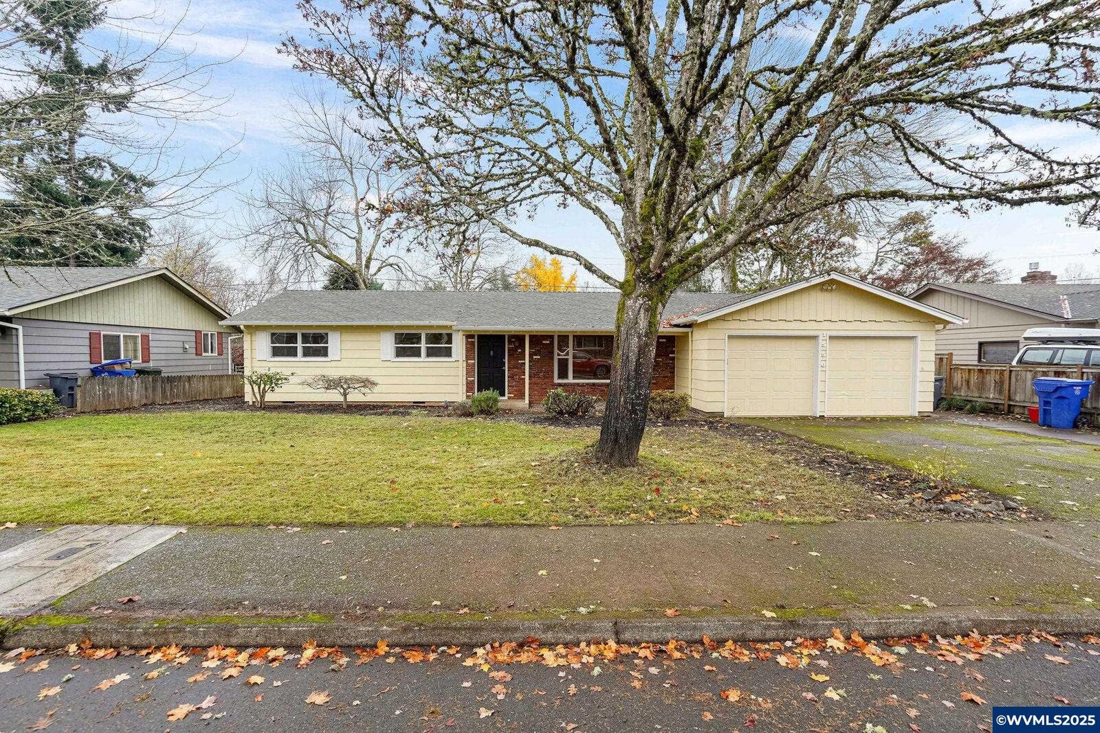 Property Photo:  1556 Joplin St S  OR 97302 