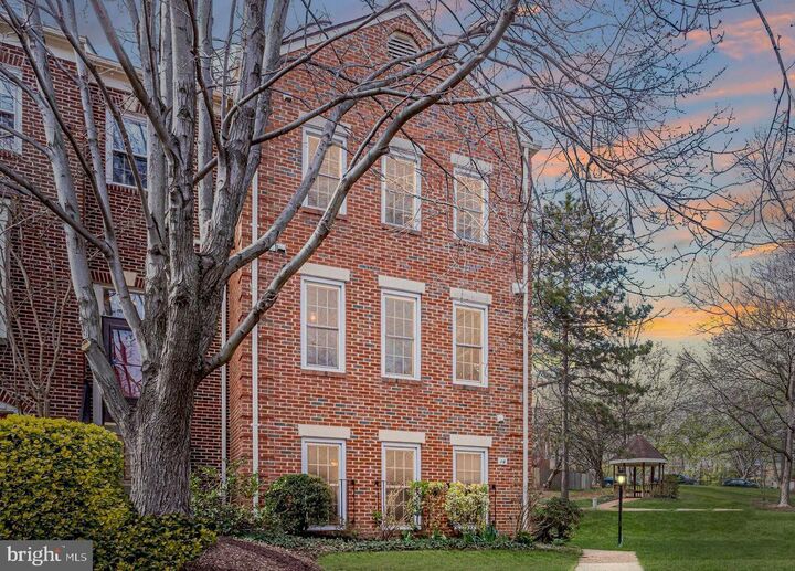 14 S Manchester Street  Arlington VA 22204 photo