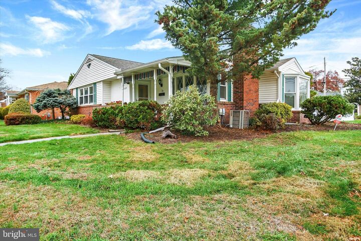 Property Photo: 117 E Maplewood Avenue PA 17055