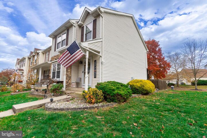 Property Photo:  35 Dunmoor Ct S  NJ 08690 