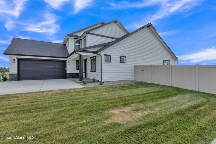 Property Photo:  6933 N Coeur Terre Blvd  ID 83815 