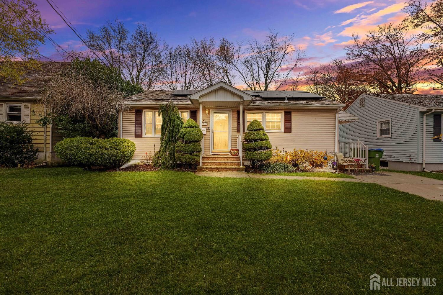 Property Photo:  152 Orange Street  NJ 08817 