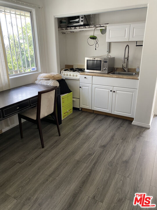 Property Photo: 451 S La Peer Dr CA 90211