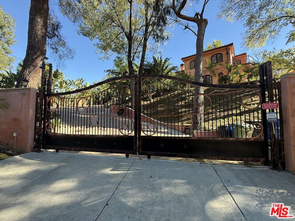 Property Photo: 4536 Vanalden Ave CA 91356