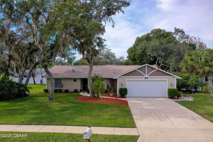 Property Photo:  5966 Plantera Court  FL 32127 