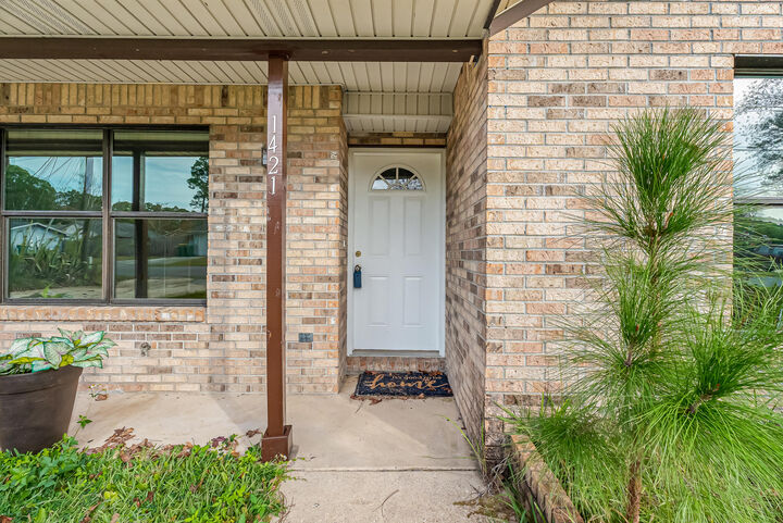 Property Photo: 1421 Mixon Drive FL 32547