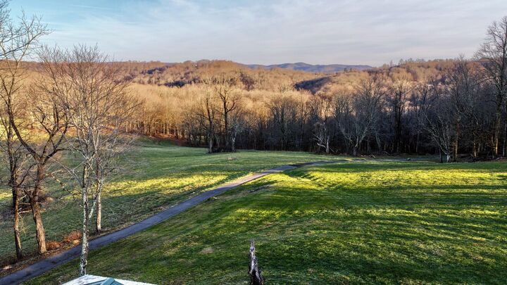 Property Photo: 2915 Quinwood Nutterville Rd WV 26680