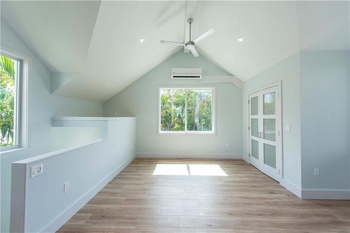 Property Photo:  824 NE 17th Way  FL 33304 