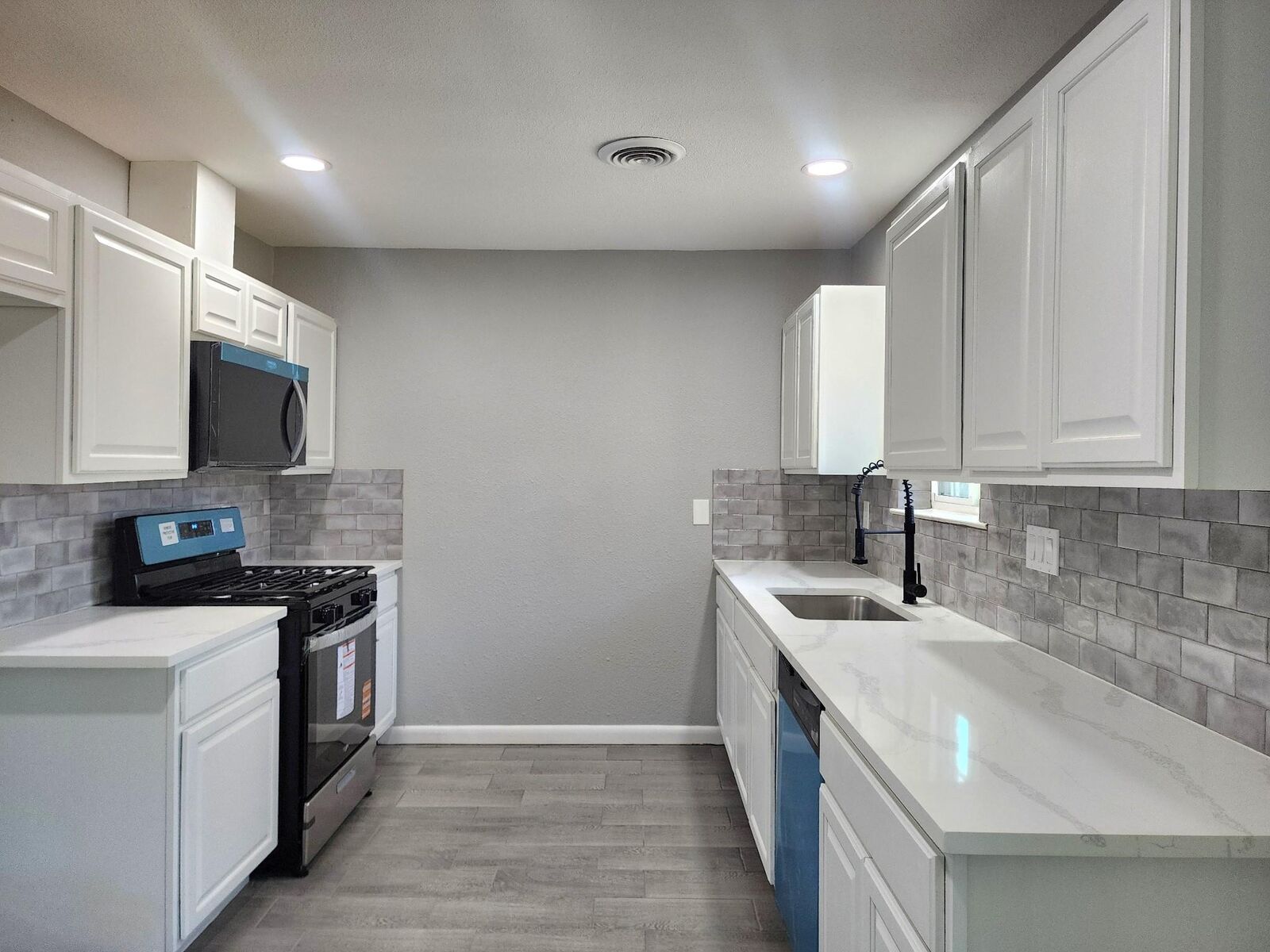 Property Photo:  5914 Newquay Street  TX 77085 