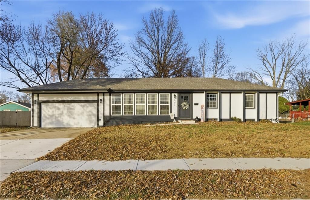 Property Photo:  504 E Oak Street  KS 66061 