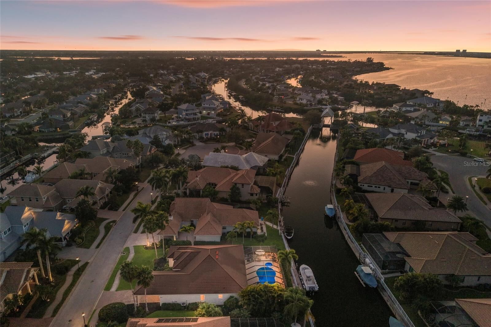 Property Photo:  4721 Mainsail Drive  FL 34208 